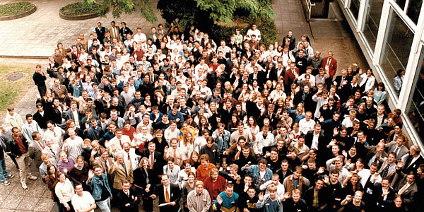 Die ersten Azubis gehen bei Provadis an den Start. Erste Azubis bei Provadis